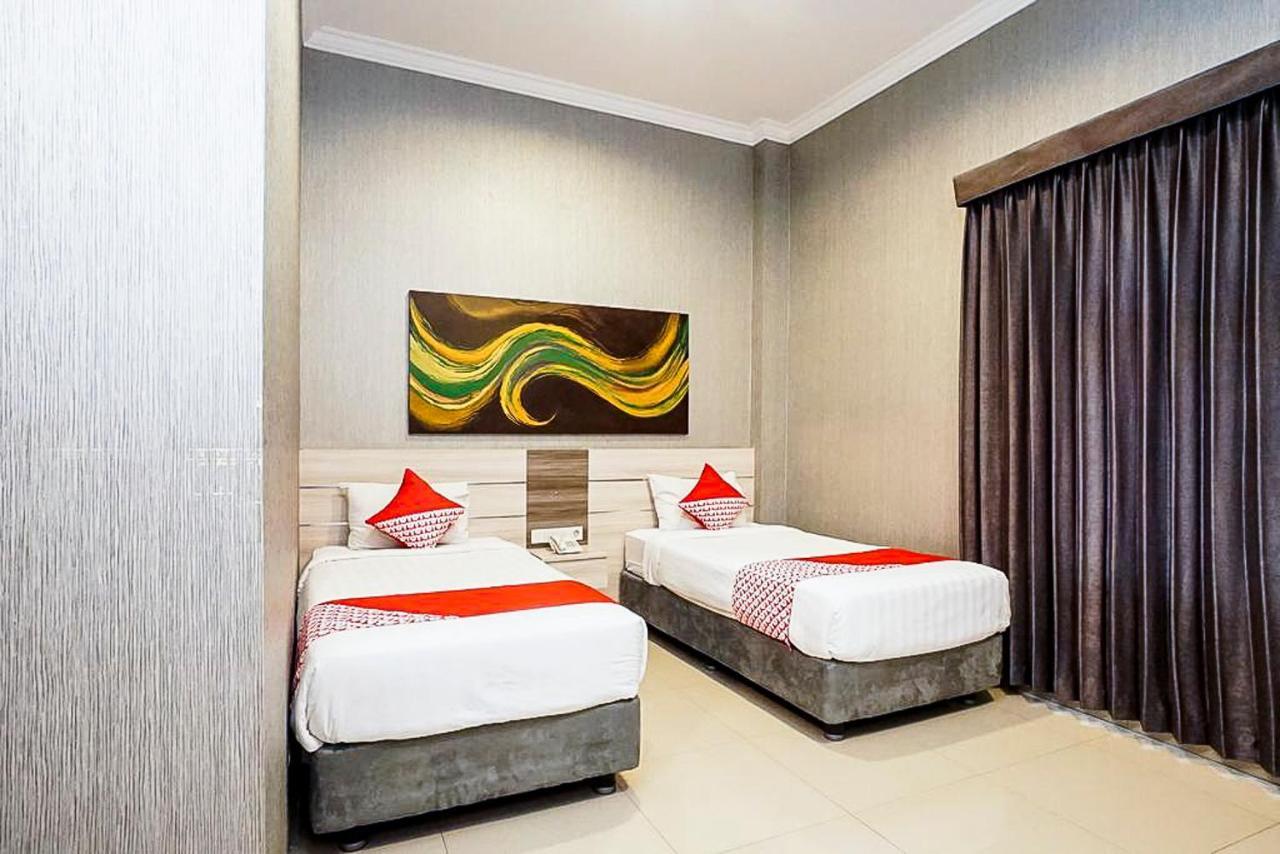 Oyo 289 Hotel Dalwa Syariah Пасуруан Экстерьер фото