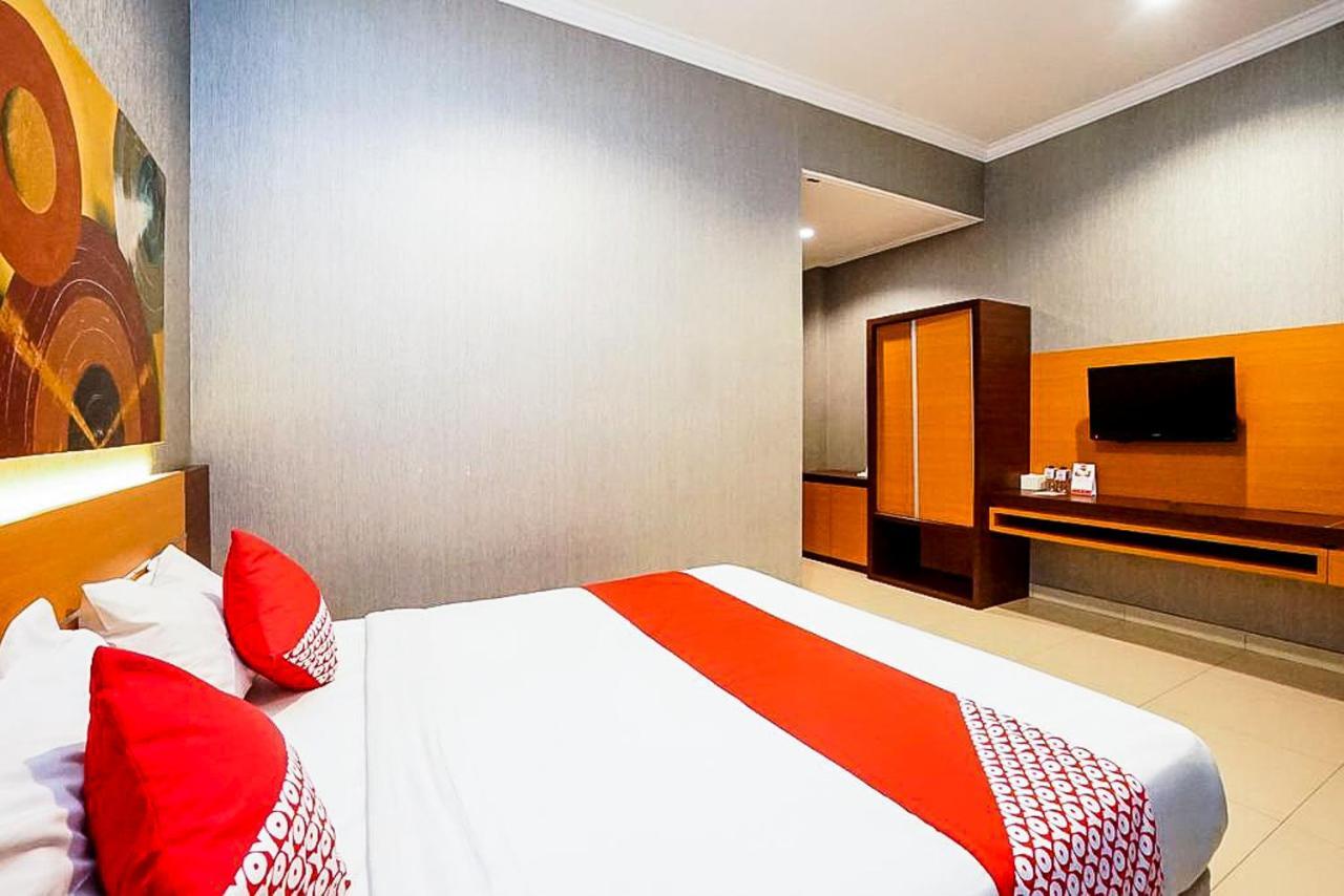 Oyo 289 Hotel Dalwa Syariah Пасуруан Экстерьер фото